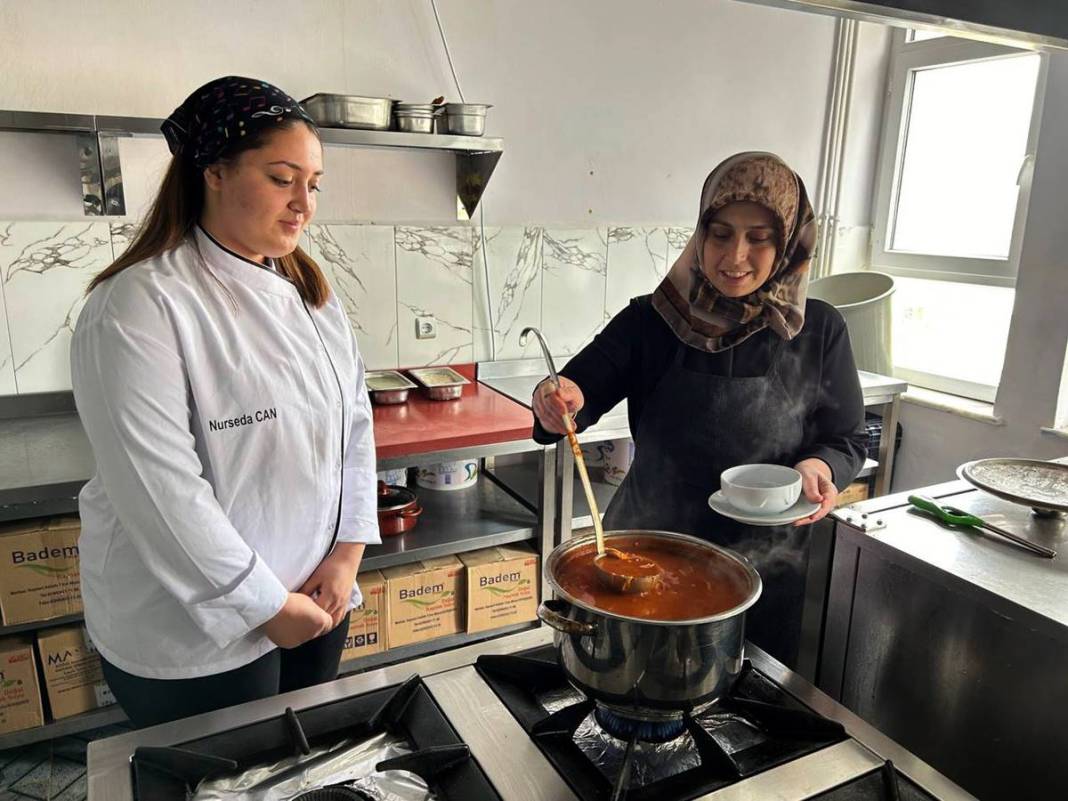 Yutulan çorba olur mu? Evet, Türkiye'de olur! Bu yöresel çorbayı ilk kez görenler şaşıp kalıyor 19